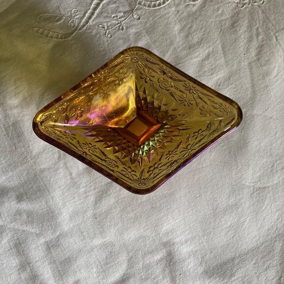 Iridescent pedestal dish and 2 cups - Picture 4 of 7